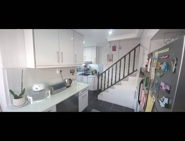 3 BEDROOM FREEHOLD FOR SALE IN MONTFORD